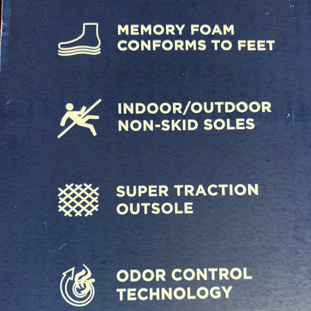 NWT and in Box Memory Foam Men’s Slippers - Picture 3 of 4